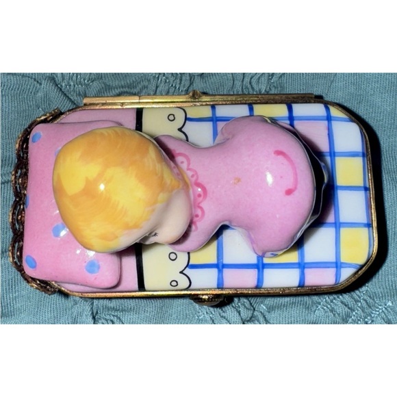RARE Authentic Peint Main Limoges France Baby in Pink Bed Trinket Box #52/250 - Picture 6 of 13